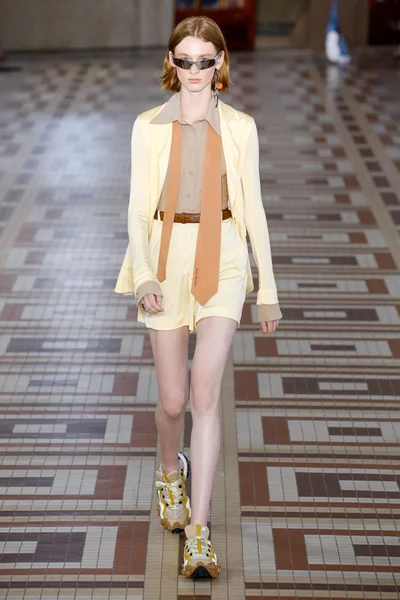 Look 30